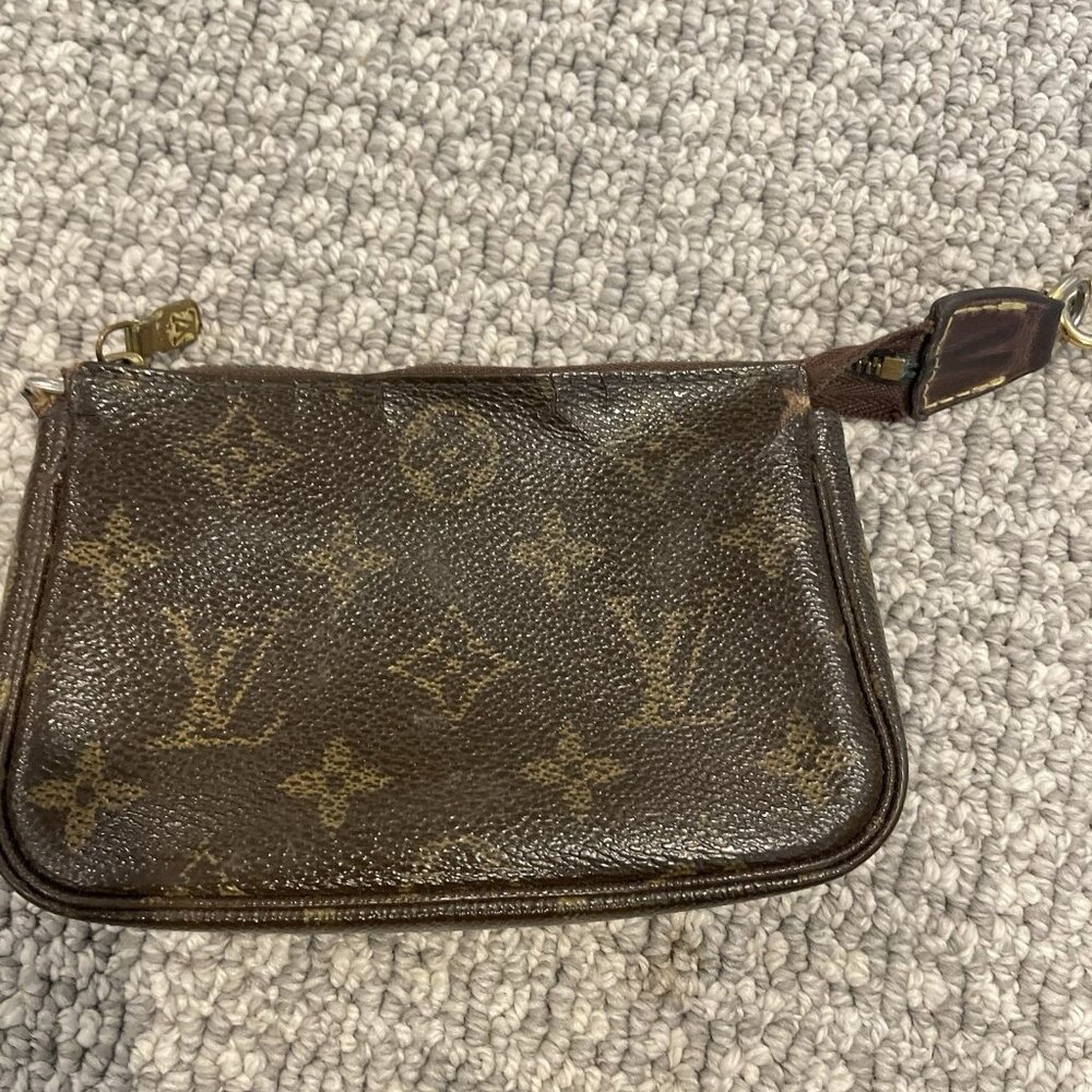 Louis Vuitton Pochette Wallet Dark Brown Gold Zipper Classic Leather Monogram